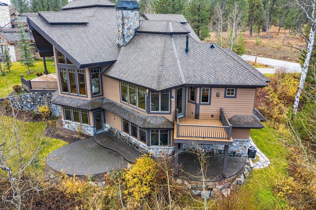 Idyllic Elegance Fairway Residence Nestled in Tamarack Resort Idaho Now Available at 4.4 Million 41