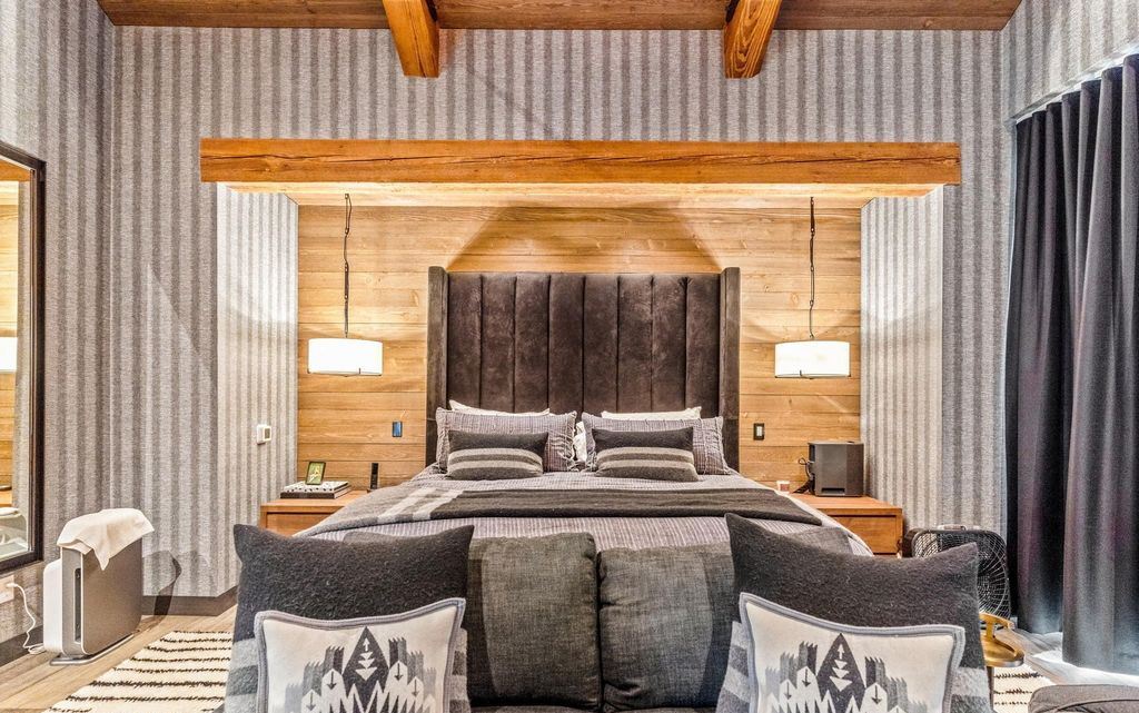 Idyllic Retreat 19.9M Luxurious Estate in Idaho Offers Enchanting Forest Views and Unmatched Amenities 23