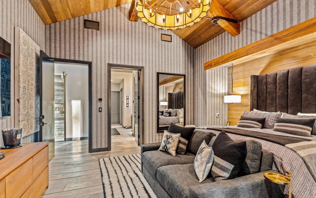 Idyllic Retreat 19.9M Luxurious Estate in Idaho Offers Enchanting Forest Views and Unmatched Amenities 24