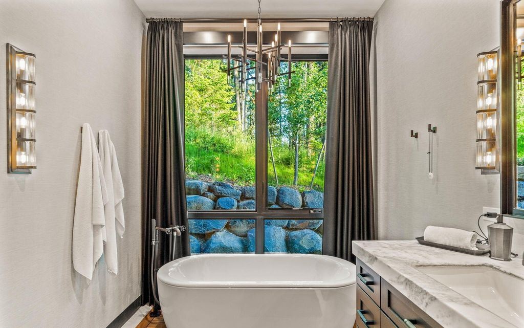 Idyllic Retreat 19.9M Luxurious Estate in Idaho Offers Enchanting Forest Views and Unmatched Amenities 27