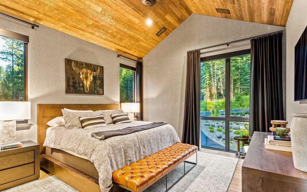 Idyllic Retreat 19.9M Luxurious Estate in Idaho Offers Enchanting Forest Views and Unmatched Amenities 35