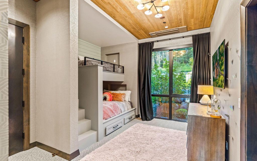 Idyllic Retreat 19.9M Luxurious Estate in Idaho Offers Enchanting Forest Views and Unmatched Amenities 38
