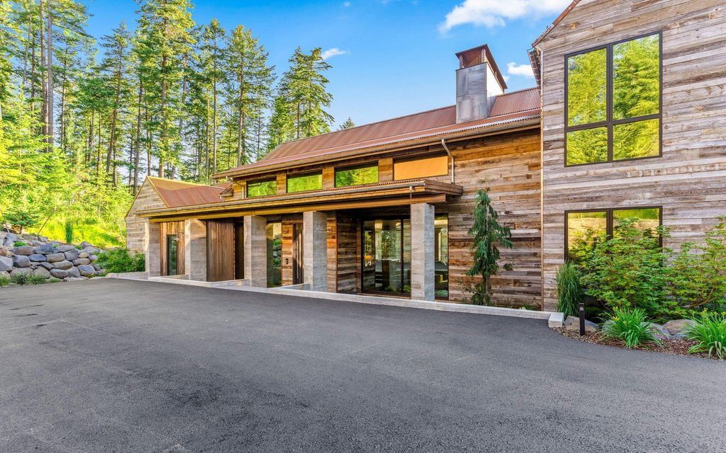 Idyllic Retreat 19.9M Luxurious Estate in Idaho Offers Enchanting Forest Views and Unmatched Amenities 4
