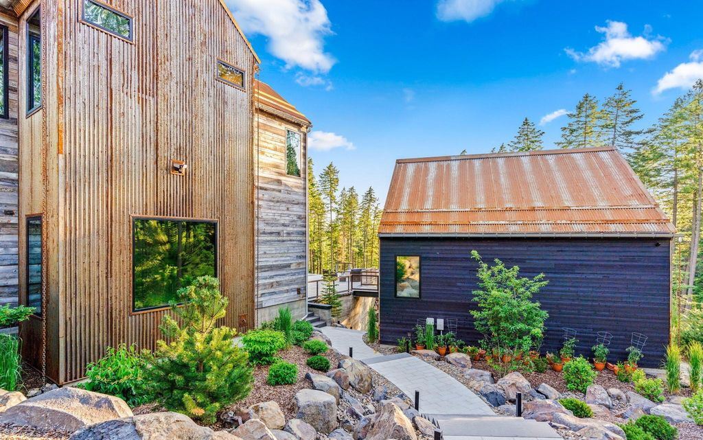 Idyllic Retreat 19.9M Luxurious Estate in Idaho Offers Enchanting Forest Views and Unmatched Amenities 46
