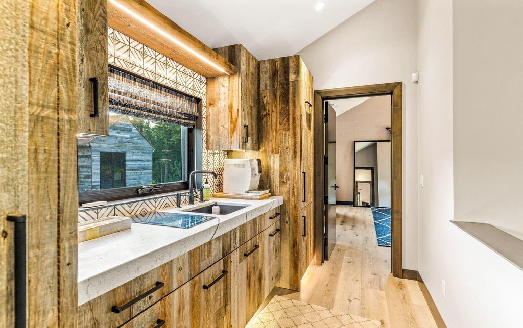 Idyllic Retreat 19.9M Luxurious Estate in Idaho Offers Enchanting Forest Views and Unmatched Amenities 51