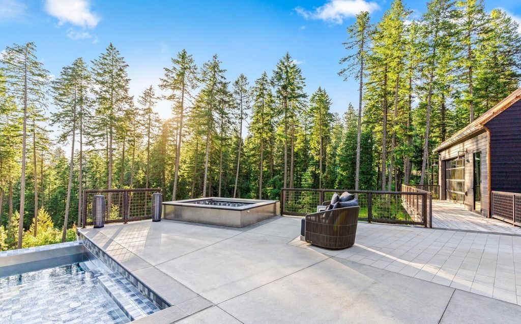 Idyllic Retreat 19.9M Luxurious Estate in Idaho Offers Enchanting Forest Views and Unmatched Amenities 57