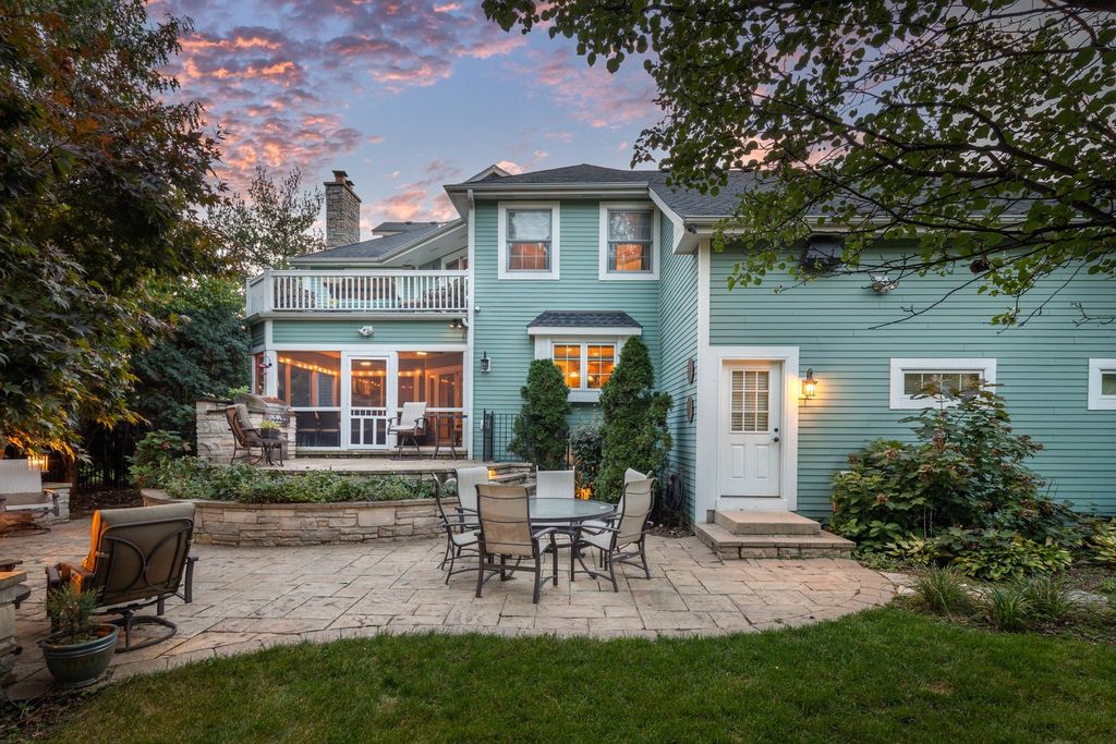 Illinois Gem Timeless Four Level Residence with High End Finishes Asking 2.599 Million 50