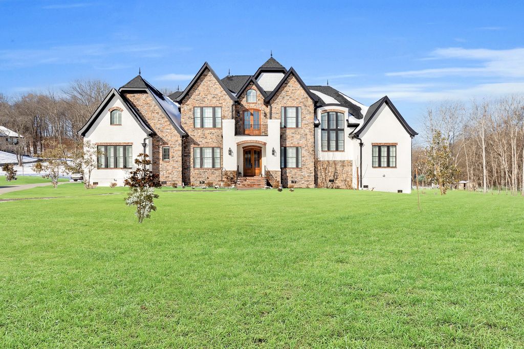 Inspiration Homes LLC Unveils Stunning New Home Listing in Tennessee for 3499900 1