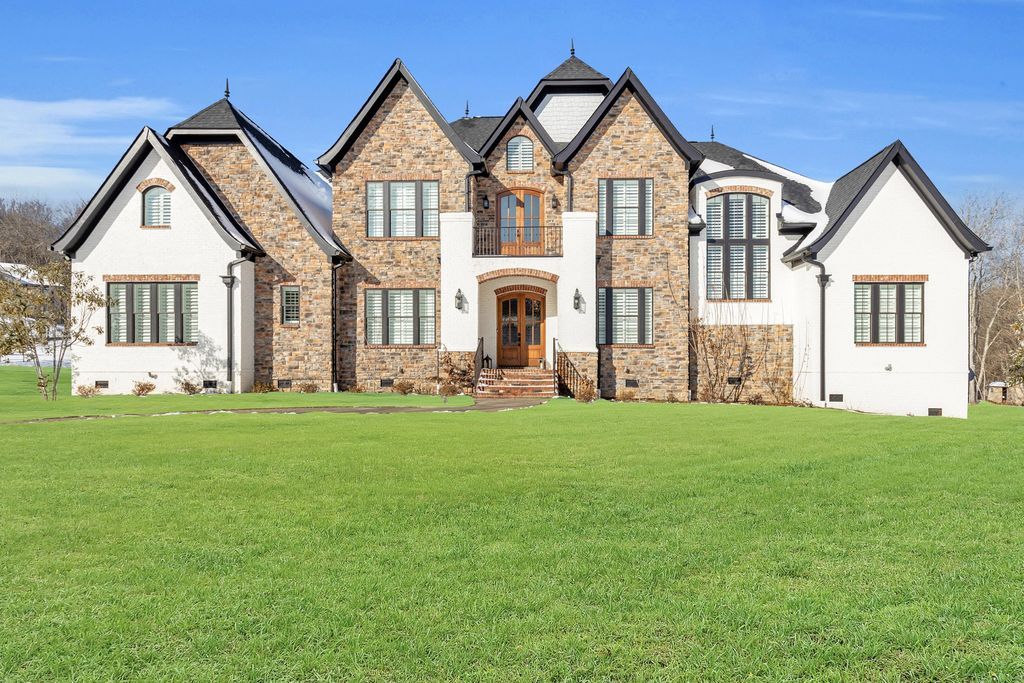 Inspiration Homes LLC Unveils Stunning New Home Listing in Tennessee for 3499900 2