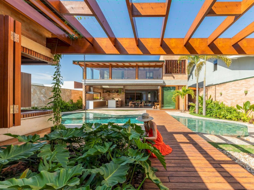 Lima House, A Coastal Oasis by Pietro Terlizzi Arquitetura