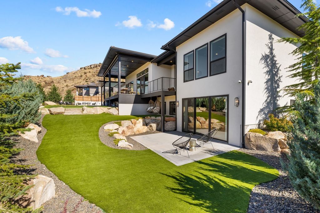Luxury Estate with City Views and Resort Like Amenities Hits the Market at 3 Million in Idaho 31
