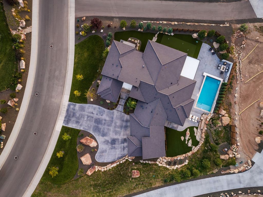 Luxury Estate with City Views and Resort Like Amenities Hits the Market at 3 Million in Idaho 32