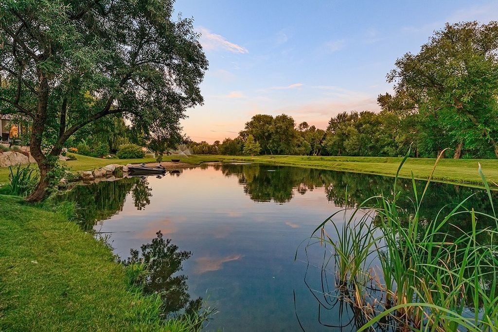 Natures Peace and Premium Water Frontage Define This Idaho Gem Listed at 4.995 Million 35