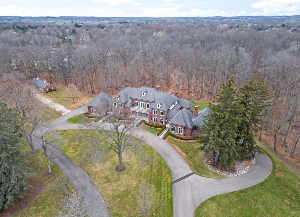 Opulence Redefined An Extraordinary 4.5 Million Dream Property in Michigan 3