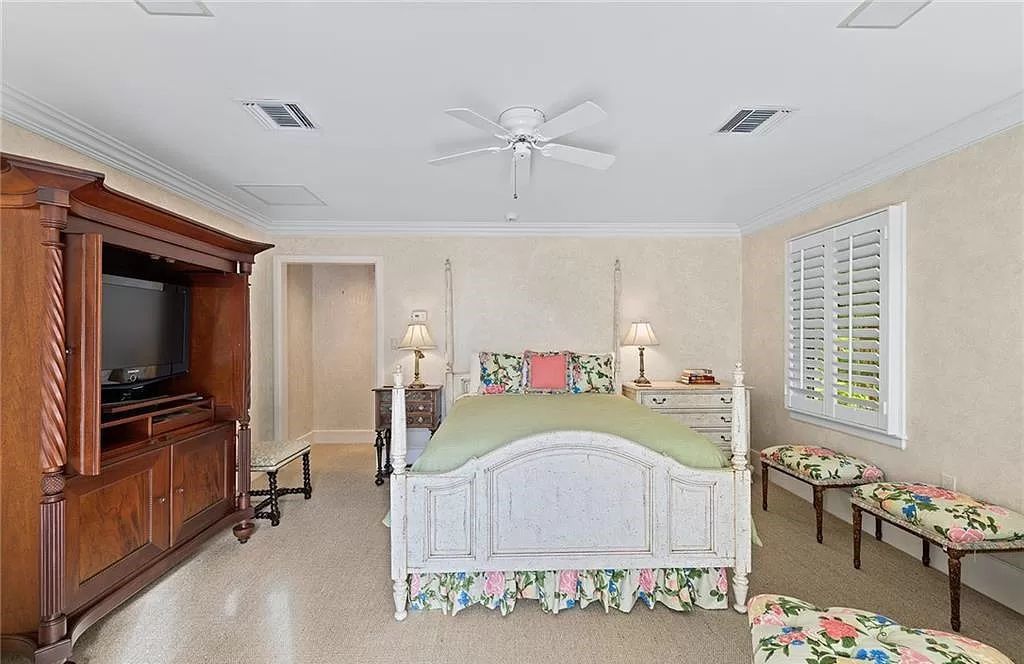 Built in 1964 and spanning 6,360 square feet, the property offers 171 feet of prime Gulf of Mexico frontage.