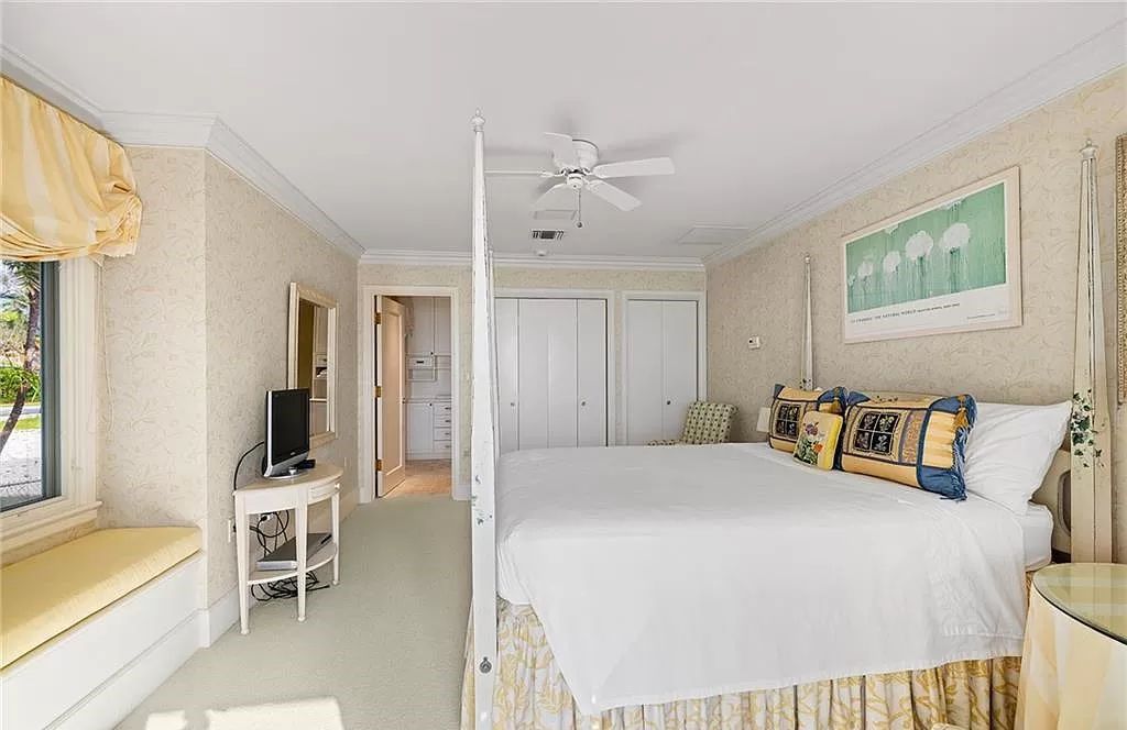 Built in 1964 and spanning 6,360 square feet, the property offers 171 feet of prime Gulf of Mexico frontage.