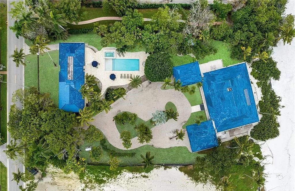 Built in 1964 and spanning 6,360 square feet, the property offers 171 feet of prime Gulf of Mexico frontage.