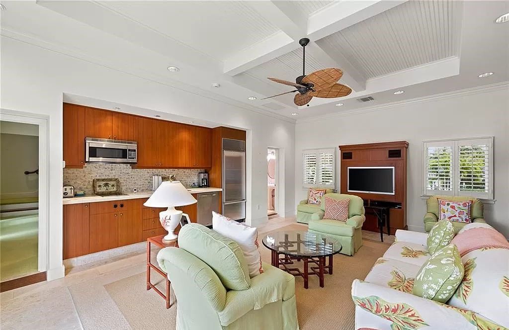 Built in 1964 and spanning 6,360 square feet, the property offers 171 feet of prime Gulf of Mexico frontage.
