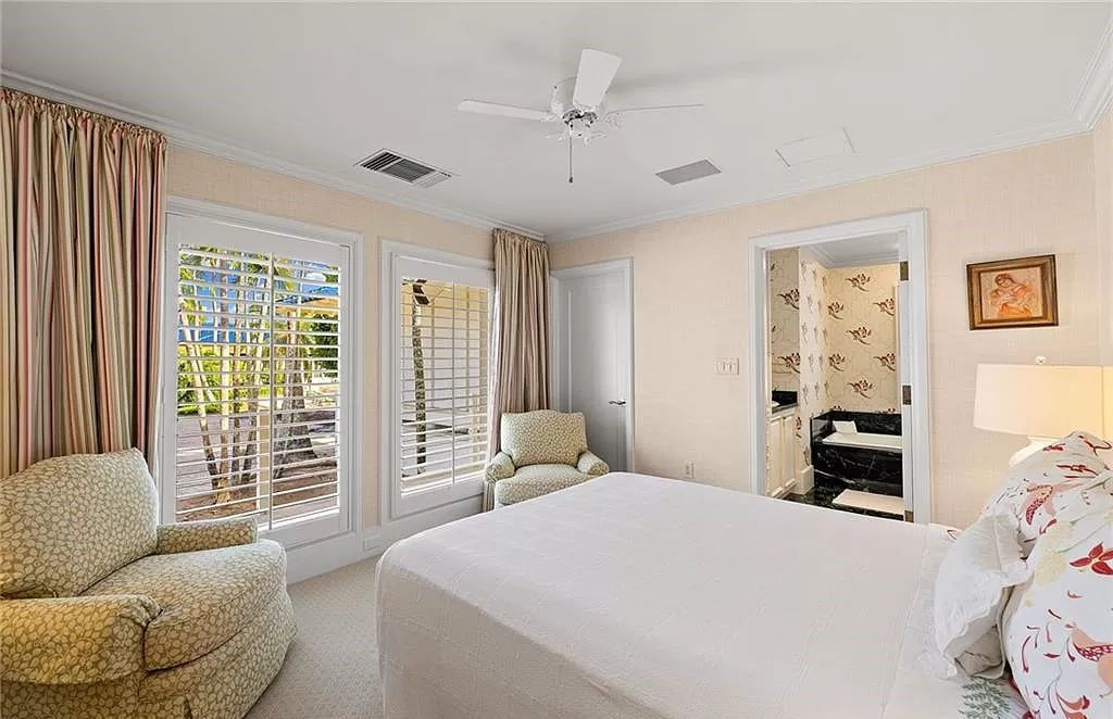 Built in 1964 and spanning 6,360 square feet, the property offers 171 feet of prime Gulf of Mexico frontage.