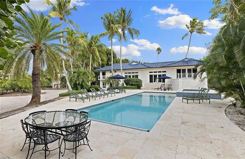 Built in 1964 and spanning 6,360 square feet, the property offers 171 feet of prime Gulf of Mexico frontage.