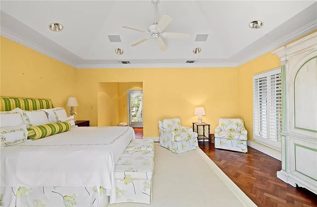Built in 1964 and spanning 6,360 square feet, the property offers 171 feet of prime Gulf of Mexico frontage.