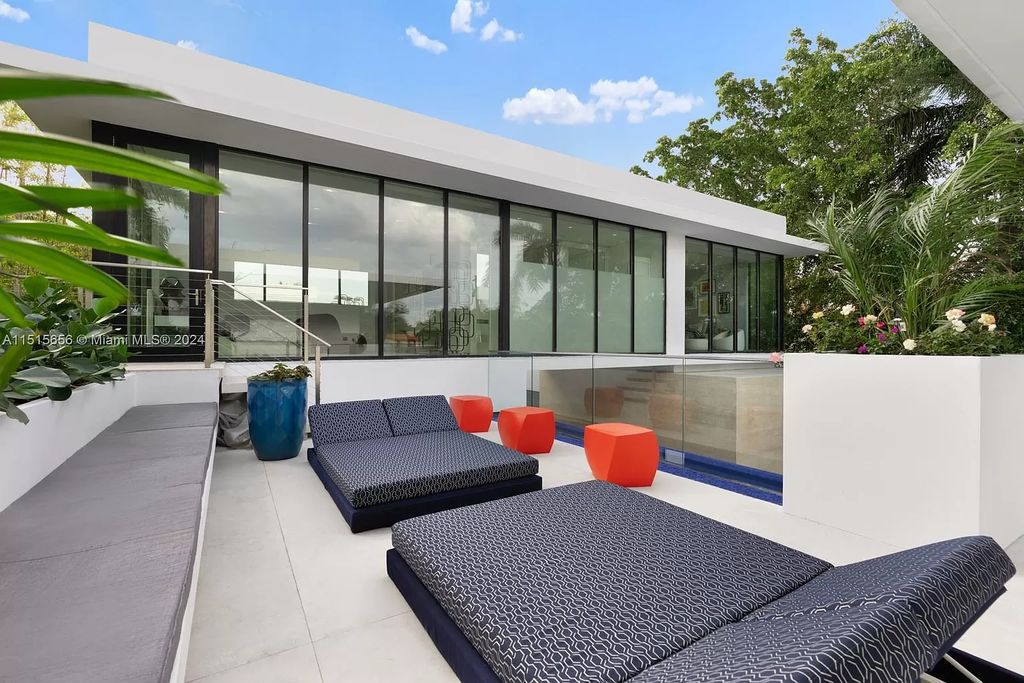 Welcome to 5004 N Bay Rd, a 2016 masterpiece by renowned designer Jennifer Post, blending modern architecture with timeless elegance. This 8-bed, 9-bath waterfront haven on prestigious North Bay Road boasts a stunning atrium courtyard, seamless living spaces, and a gourmet kitchen.