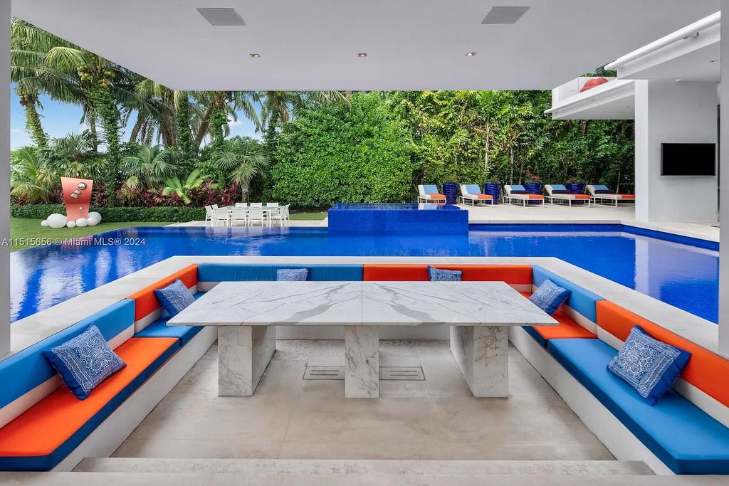 Welcome to 5004 N Bay Rd, a 2016 masterpiece by renowned designer Jennifer Post, blending modern architecture with timeless elegance. This 8-bed, 9-bath waterfront haven on prestigious North Bay Road boasts a stunning atrium courtyard, seamless living spaces, and a gourmet kitchen.
