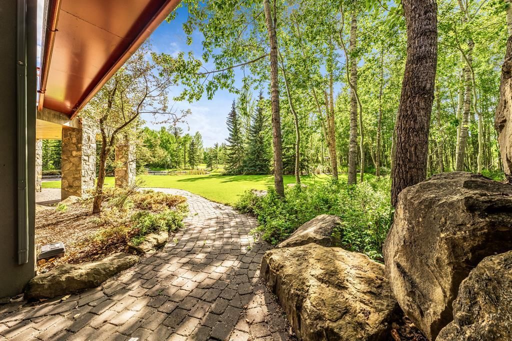 Secluded Splendor Majestic Estate with Private Golf Course in Canada Hits the Market at C13.95 Million 10