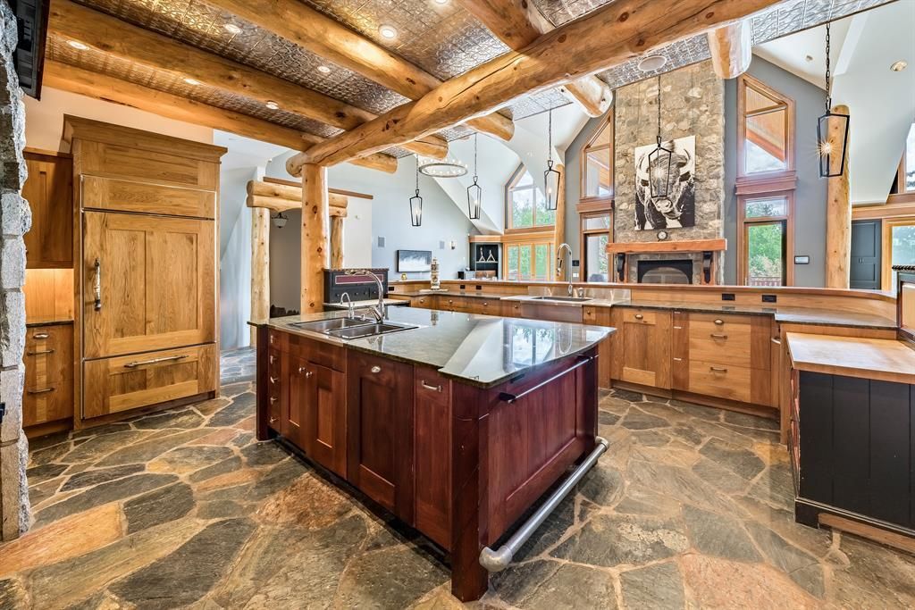 Secluded Splendor Majestic Estate with Private Golf Course in Canada Hits the Market at C13.95 Million 13