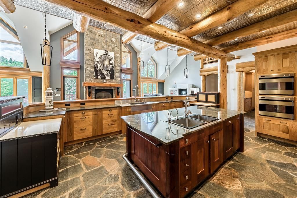Secluded Splendor Majestic Estate with Private Golf Course in Canada Hits the Market at C13.95 Million 19