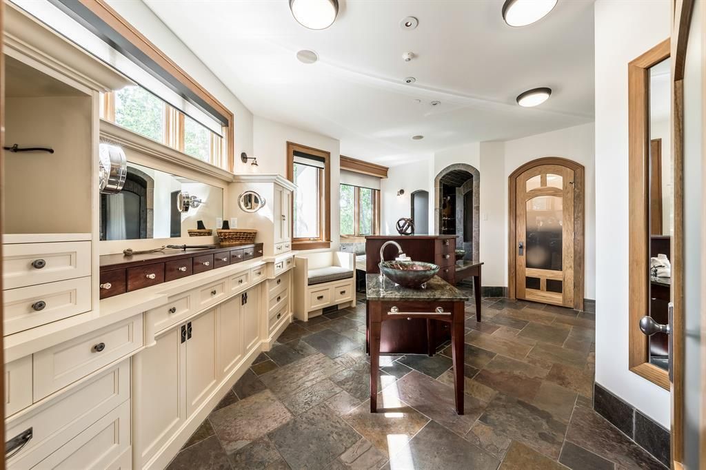 Secluded Splendor Majestic Estate with Private Golf Course in Canada Hits the Market at C13.95 Million 22