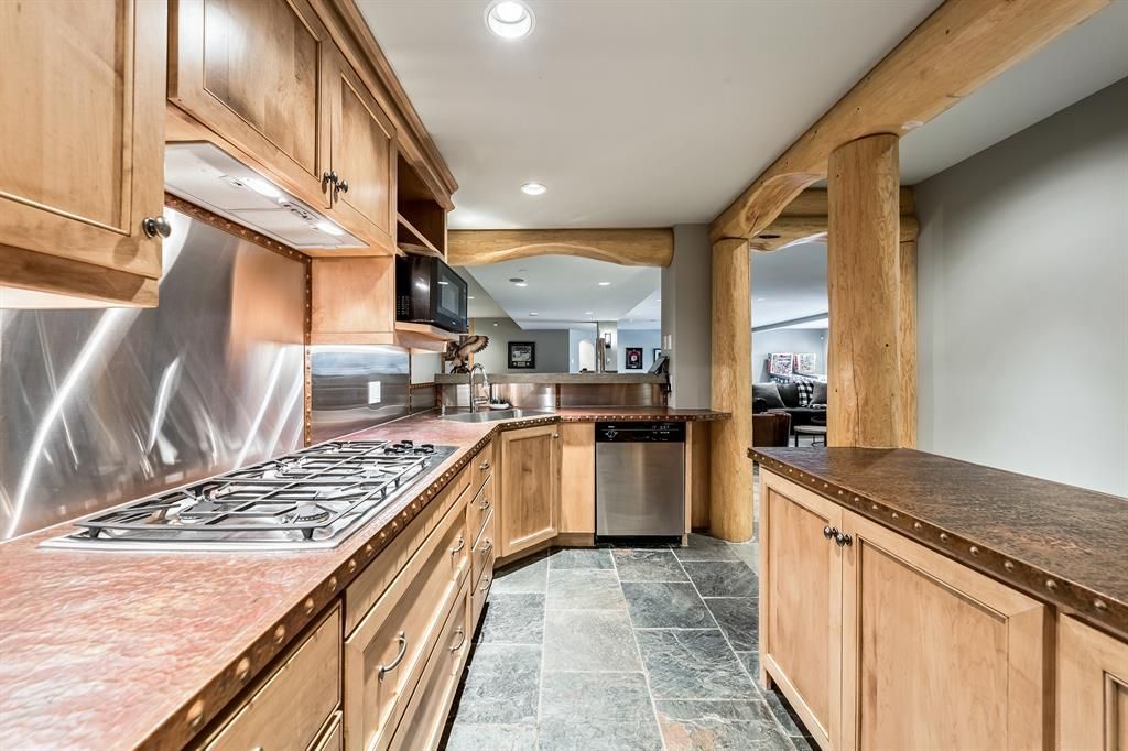 Secluded Splendor Majestic Estate with Private Golf Course in Canada Hits the Market at C13.95 Million 28
