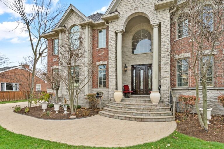 Sophisticated Luxury Living in Illinois: Custom Home with Prime ...