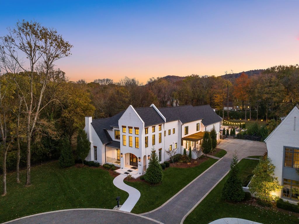 Sophistication Meets Convenience Modern Masterpiece in Tennessee Hits the Market at 4199900 1