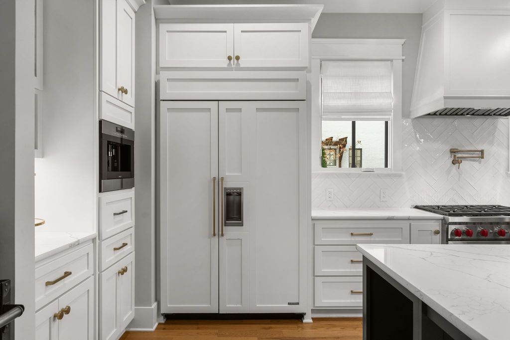 Sophistication Meets Convenience Modern Masterpiece in Tennessee Hits the Market at 4199900 11