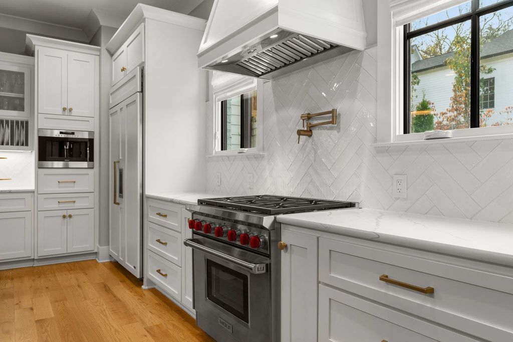 Sophistication Meets Convenience Modern Masterpiece in Tennessee Hits the Market at 4199900 12