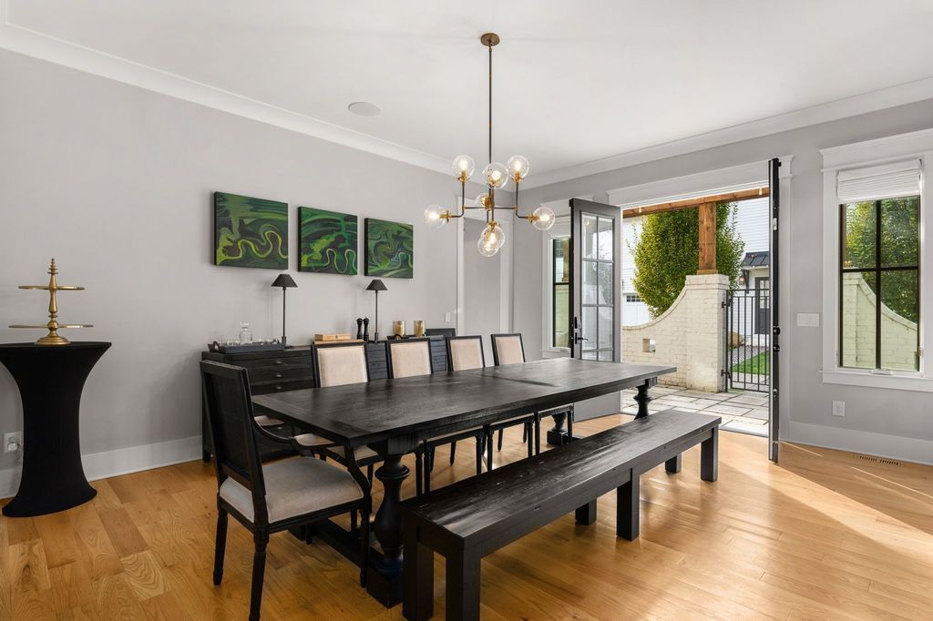 Sophistication Meets Convenience Modern Masterpiece in Tennessee Hits the Market at 4199900 15