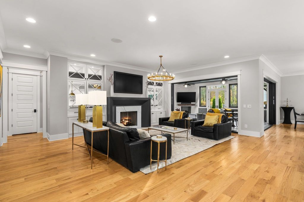 Sophistication Meets Convenience Modern Masterpiece in Tennessee Hits the Market at 4199900 17