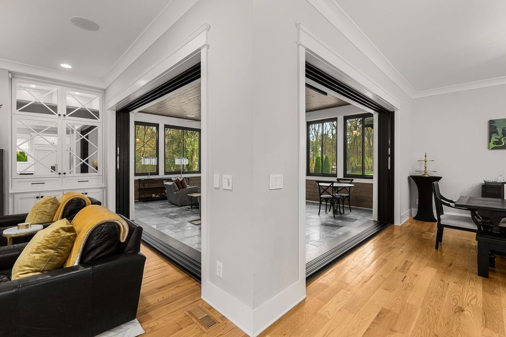 Sophistication Meets Convenience Modern Masterpiece in Tennessee Hits the Market at 4199900 18