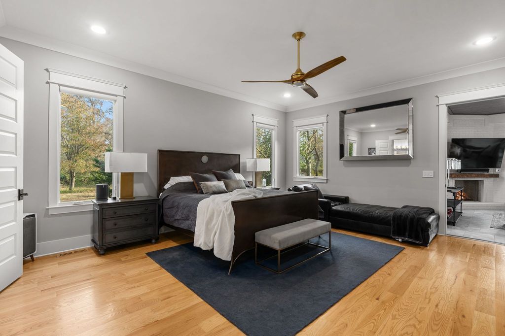 Sophistication Meets Convenience Modern Masterpiece in Tennessee Hits the Market at 4199900 24