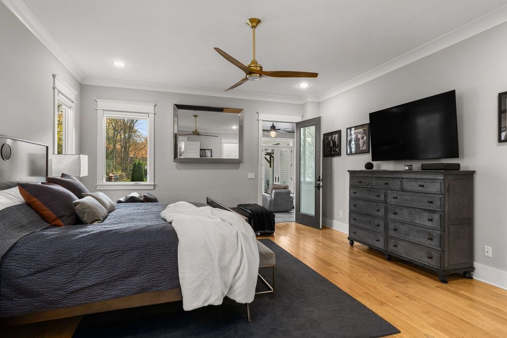 Sophistication Meets Convenience Modern Masterpiece in Tennessee Hits the Market at 4199900 25