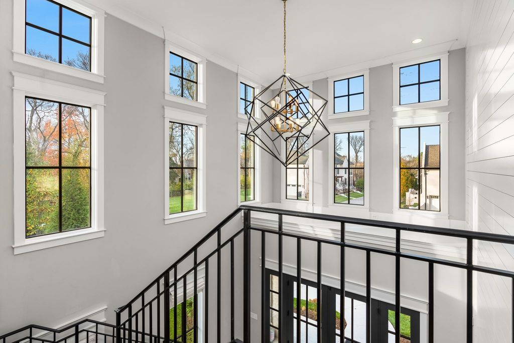 Sophistication Meets Convenience Modern Masterpiece in Tennessee Hits the Market at 4199900 32