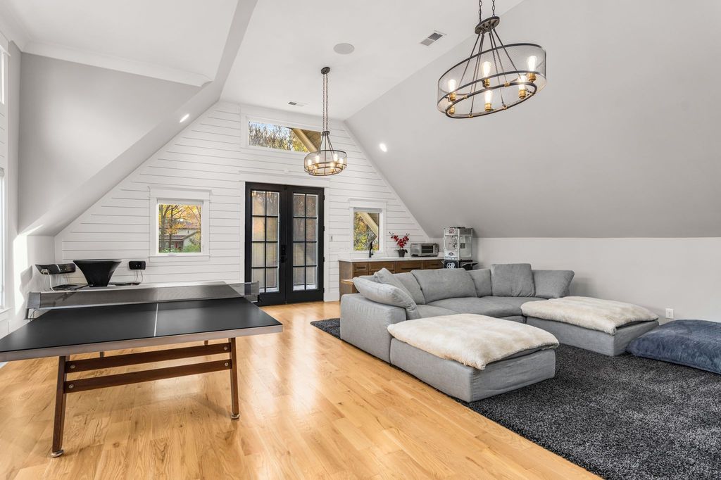 Sophistication Meets Convenience Modern Masterpiece in Tennessee Hits the Market at 4199900 33