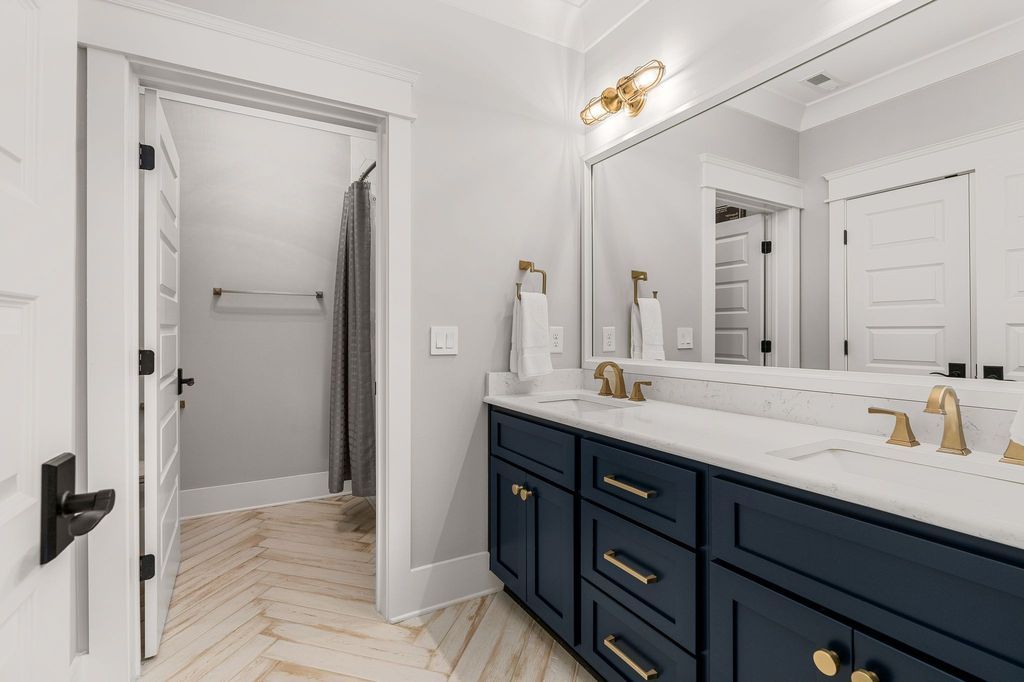 Sophistication Meets Convenience Modern Masterpiece in Tennessee Hits the Market at 4199900 36
