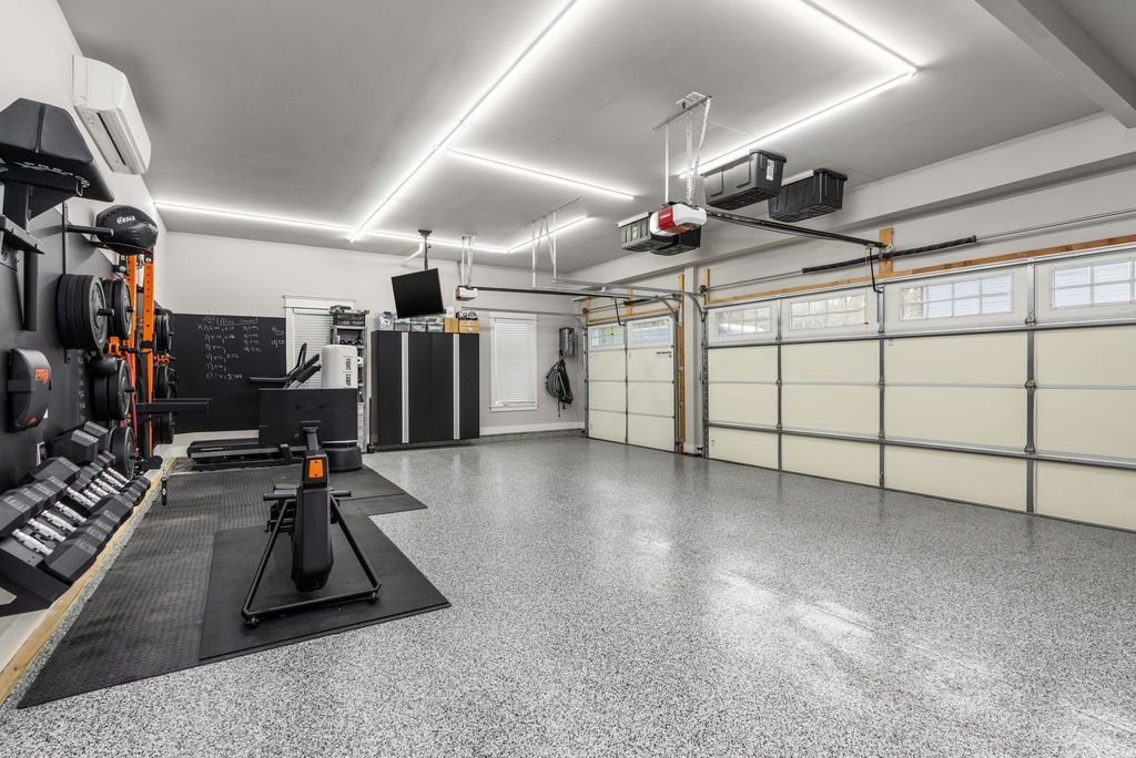 Sophistication Meets Convenience Modern Masterpiece in Tennessee Hits the Market at 4199900 42