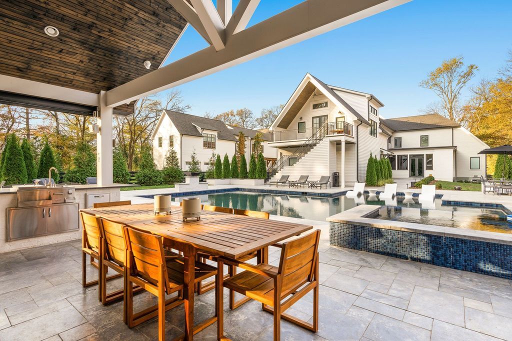Sophistication Meets Convenience Modern Masterpiece in Tennessee Hits the Market at 4199900 46