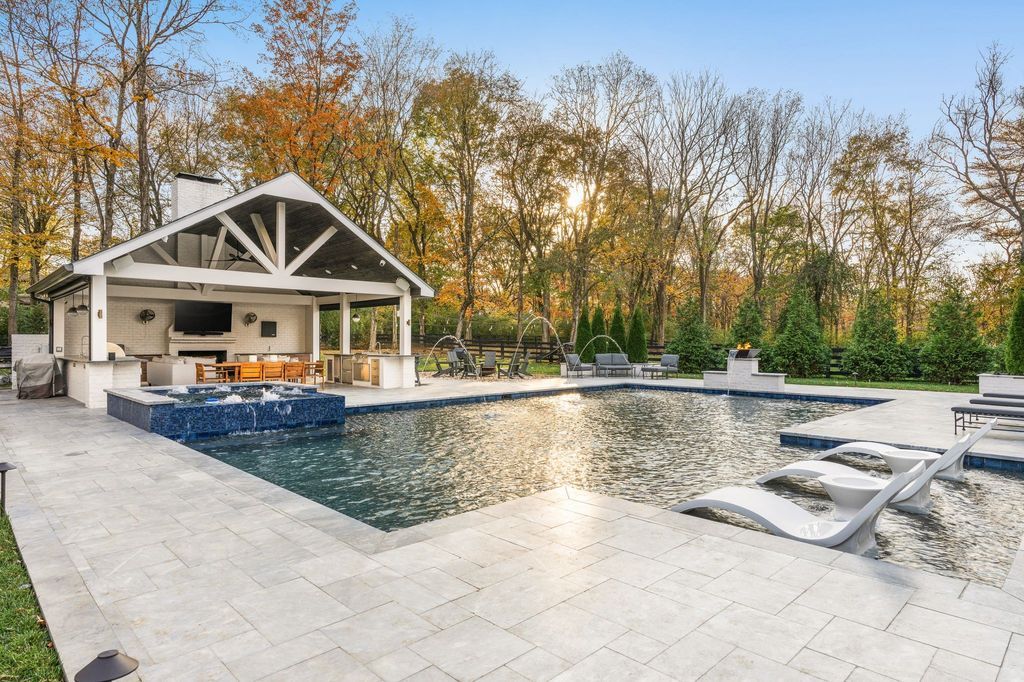 Sophistication Meets Convenience Modern Masterpiece in Tennessee Hits the Market at 4199900 47