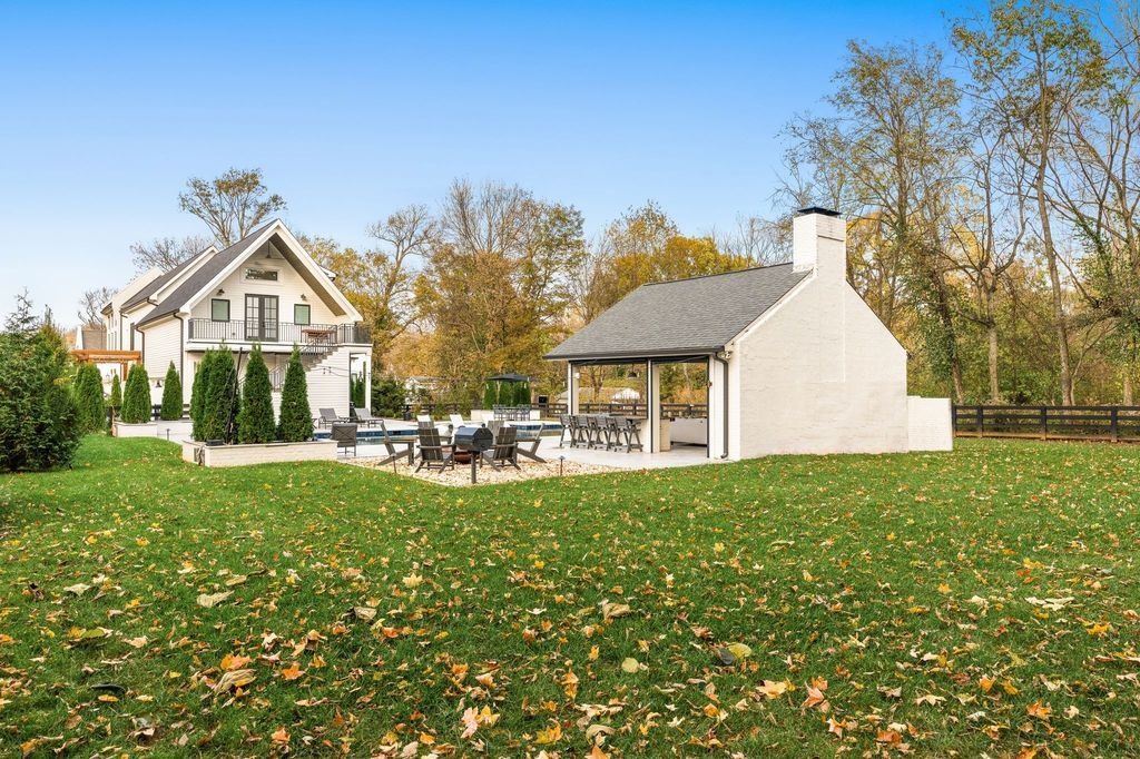 Sophistication Meets Convenience Modern Masterpiece in Tennessee Hits the Market at 4199900 48