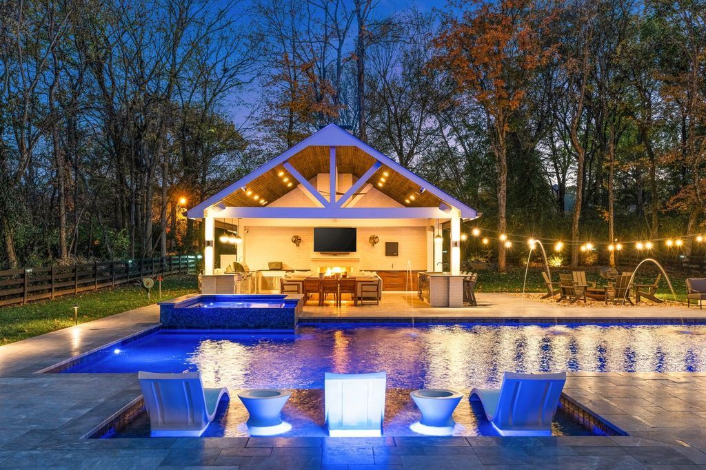 Sophistication Meets Convenience Modern Masterpiece in Tennessee Hits the Market at 4199900 52