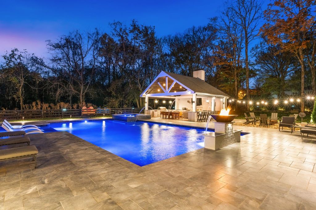 Sophistication Meets Convenience Modern Masterpiece in Tennessee Hits the Market at 4199900 54